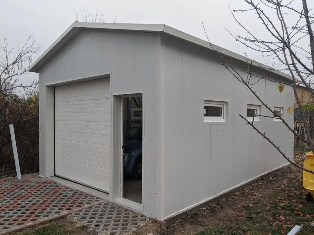 Garaj din panouri sandwich
